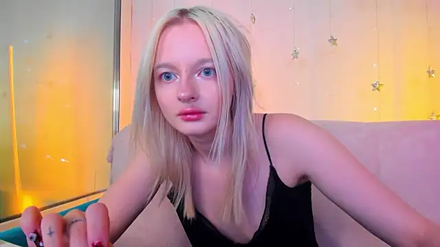 Snapshot of AlessaKiss chatting on June 1, 9:53 am AlessaKiss online show from June 1, 9:53 am