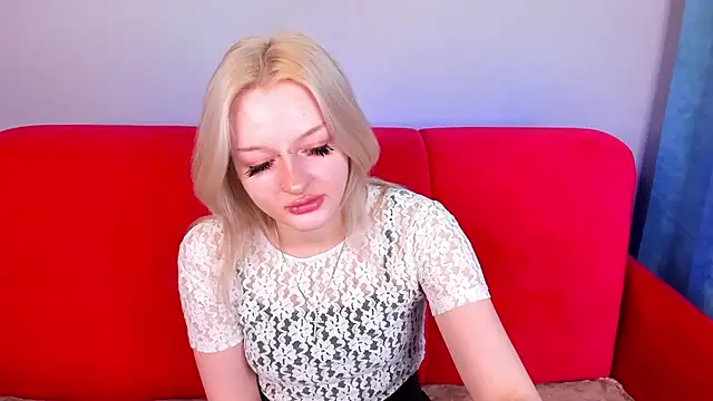 Snapshot of AlessaKiss chatting on October 17, 1:42 am AlessaKiss online show from October 17, 1:42 am