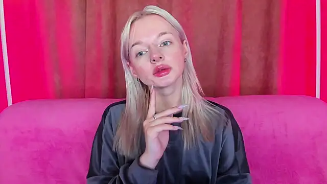 Snapshot of AlessaKiss chatting on May 7, 1:43 am AlessaKiss online show from May 7, 1:43 am