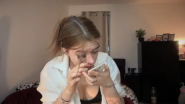 Snapshot of YasmineLace chatting on November 28, 12:33 am YasmineLace online show from November 28, 12:33 am