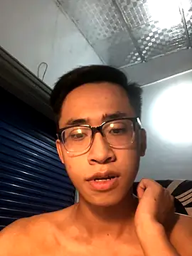 Snapshot of liamhn2k4 chatting on October 17, 2:08 pm liamhn2k4 online show from October 17, 2:08 pm