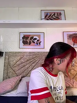 Snapshot of Emma_duff chatting on June 16, 12:27 pm Emma duff online show from June 16, 12:27 pm