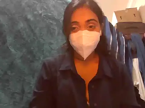 shainiasha1 online show from May 28, 4:57 pm