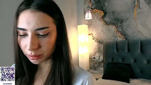 Snapshot of Chloewilldd chatting on November 4, 2:26 am Chloewilldd online show from November 4, 2:26 am