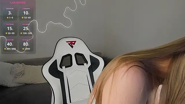 Snapshot of bella_xx__ chatting on January 12, 3:13 am bella xx online show from January 12, 3:13 am