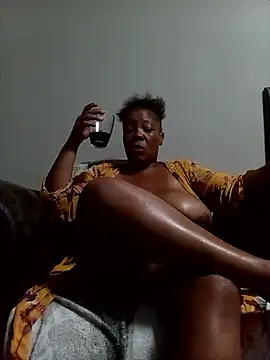 boobsqueenxo online show from February 17, 9:12 pm