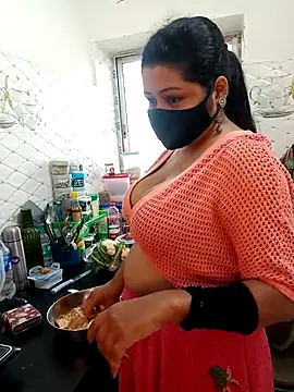 Snapshot of Cuty-Lina chatting on November 23, 8:02 am Cuty-Lina online show from November 23, 8:02 am