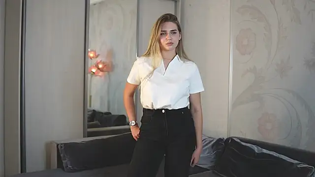 Snapshot of StormyMuse chatting on October 29, 1:43 pm StormyMuse online show from October 29, 1:43 pm