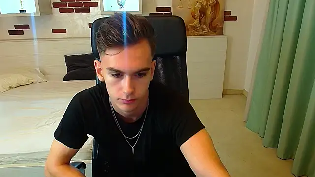 Snapshot of BradyFlint chatting on October 18, 4:14 am BradyFlint online show from October 18, 4:14 am