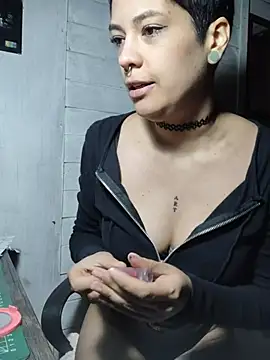 Snapshot of Natimiau chatting on November 6, 4:44 pm Natimiau online show from November 6, 4:44 pm