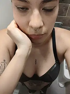 Snapshot of Natimiau chatting on December 13, 11:22 pm Natimiau online show from December 13, 11:22 pm