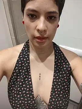 Snapshot of Natimiau chatting on December 5, 7:23 pm Natimiau online show from December 5, 7:23 pm