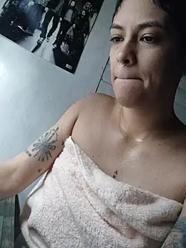 Snapshot of Natimiau chatting on November 27, 5:57 pm Natimiau online show from November 27, 5:57 pm