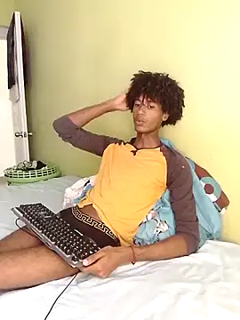 skinnyxsoo online show from October 19, 5:05 pm