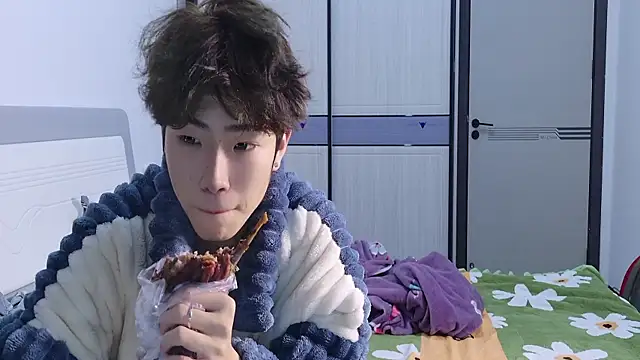 Snapshot of Stuffy-111 chatting on October 26, 10:26 am Stuffy-111 online show from October 26, 10:26 am