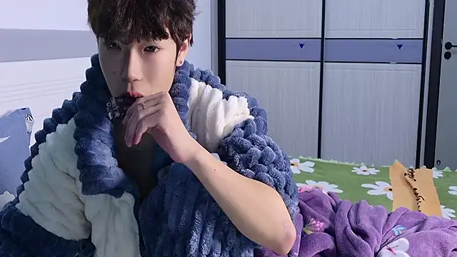 Snapshot of Stuffy-111 chatting on October 27, 5:19 am Stuffy-111 online show from October 27, 5:19 am