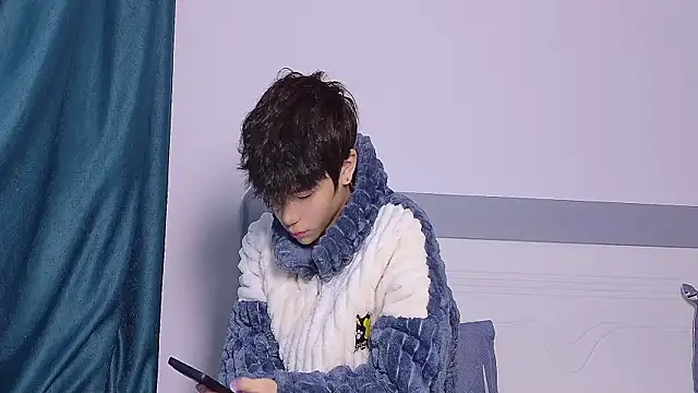 Snapshot of Stuffy-111 chatting on October 30, 4:55 am Stuffy-111 online show from October 30, 4:55 am