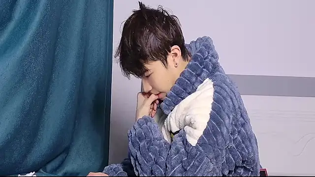 Snapshot of Stuffy-111 chatting on November 20, 11:22 am Stuffy-111 online show from November 20, 11:22 am