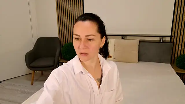 DitaNoir online show from April 1, 5:53 am