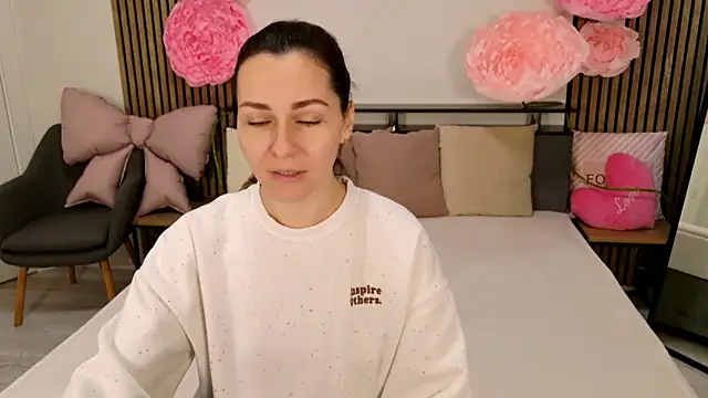 DitaNoir online show from February 10, 7:18 am