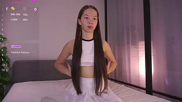 MayaHjelm online show from October 25, 5:39 am