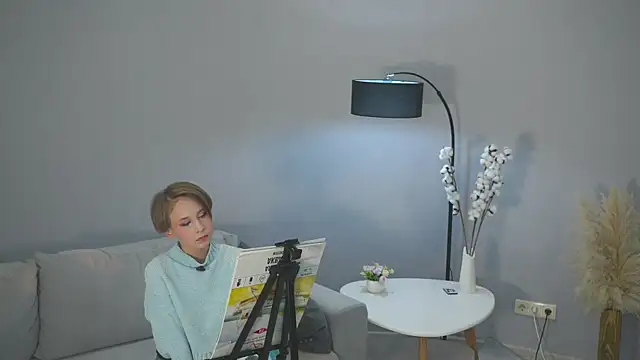Snapshot of SabraDonkle chatting on October 19, 10:51 am SabraDonkle online show from October 19, 10:51 am
