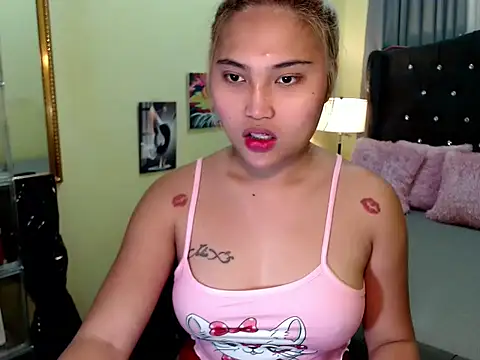 Snapshot of Sammyloove chatting on May 15, 10:02 am Sammyloove online show from May 15, 10:02 am