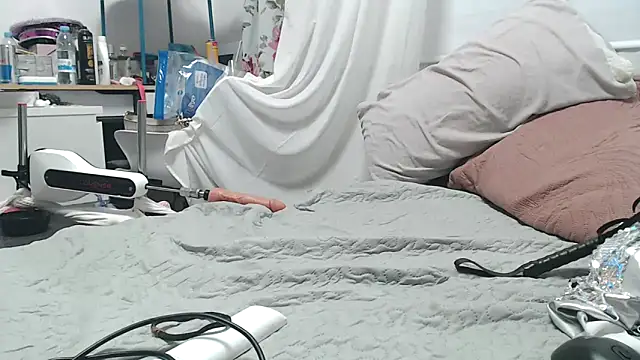 Snapshot of Your_Desires07 chatting on November 20, 2:23 am Your Desires07 online show from November 20, 2:23 am