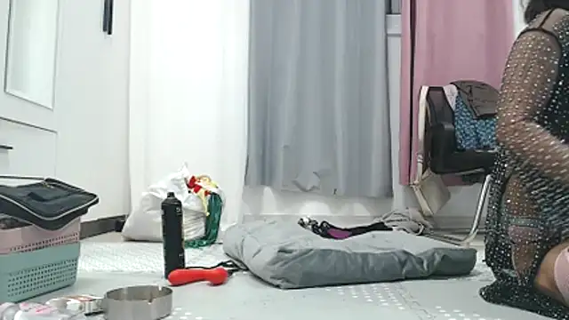 Snapshot of Your_Desires07 chatting on November 16, 7:07 pm Your Desires07 online show from November 16, 7:07 pm