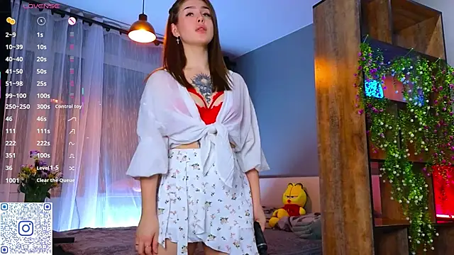 Snapshot of TinyMollys chatting on November 16, 4:23 pm TinyMollys online show from November 16, 4:23 pm