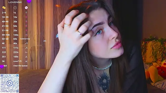 TinyMollys online show from February 5, 5:31 pm