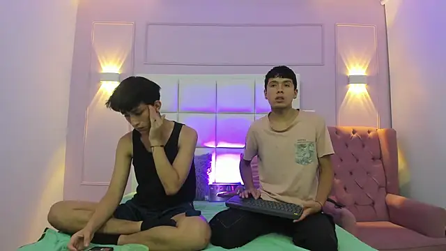 hoot booys  online show from October 30, 11:23 pm