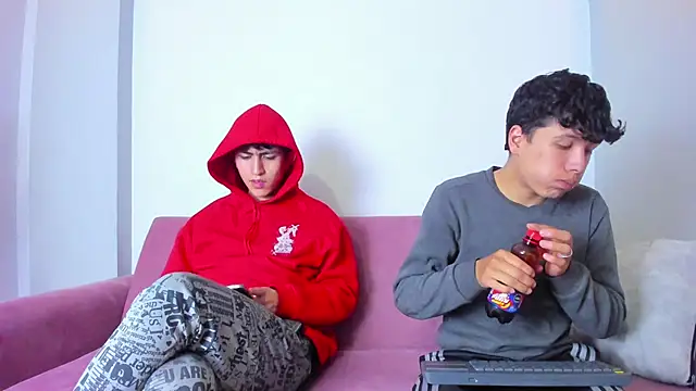 hoot booys  online show from April 8, 9:16 pm