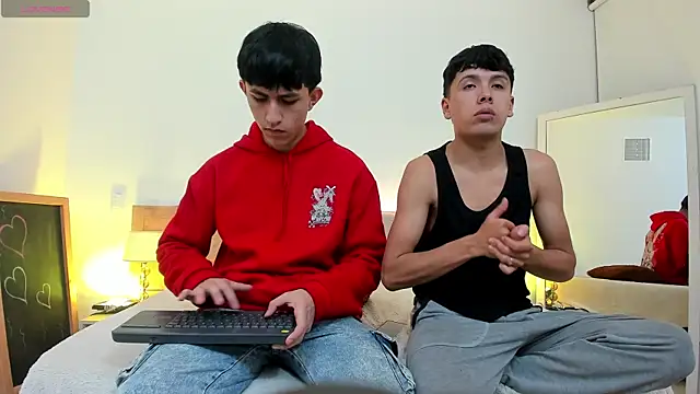 hoot booys  online show from December 20, 4:04 am