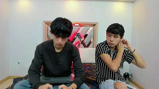 hoot booys  online show from November 24, 7:58 pm