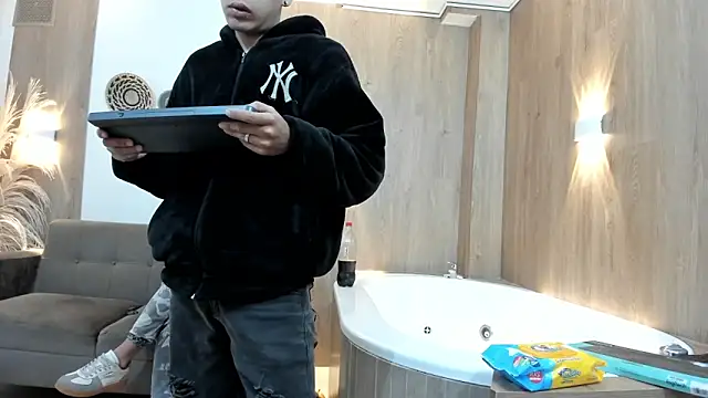 hoot booys  online show from November 27, 7:47 pm