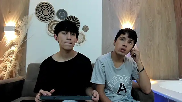 hoot booys  online show from November 22, 7:57 pm