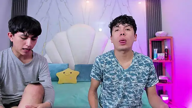 hoot booys  online show from April 7, 8:32 pm