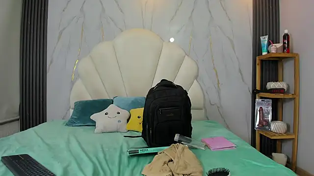 hoot booys  online show from April 7, 3:41 am