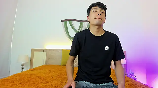 hoot booys  online show from April 4, 9:21 pm