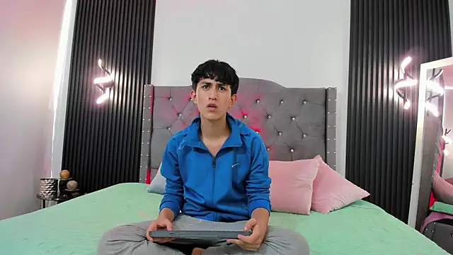 hoot booys  online show from October 27, 3:35 pm