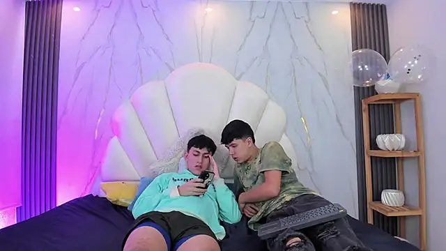 hoot booys  online show from February 24, 6:09 pm