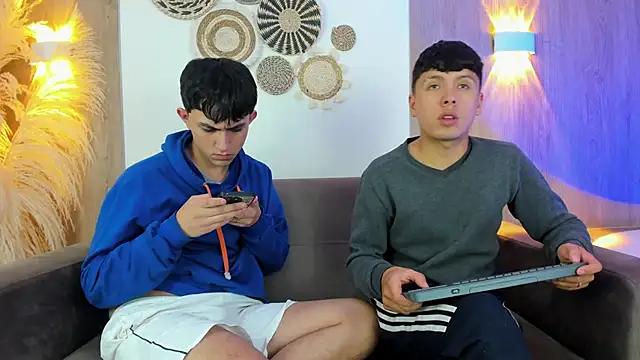 hoot booys  online show from February 22, 3:53 am