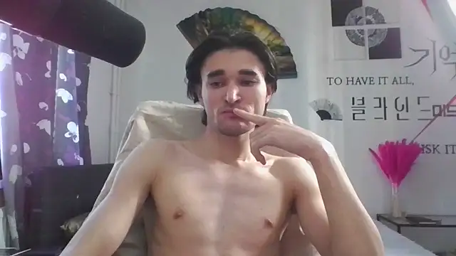 Snapshot of lilshotik chatting on October 18, 10:28 am lilshotik online show from October 18, 10:28 am