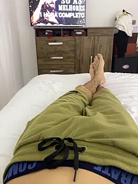 leozin01 online show from November 2, 9:53 pm