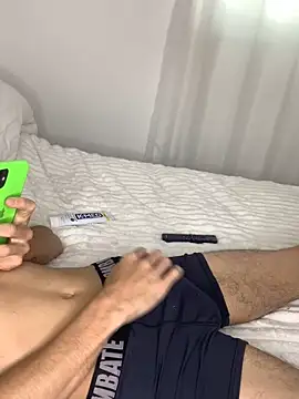 leozin01 online show from December 2, 6:31 pm