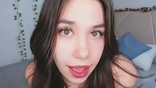 Snapshot of carolineliora chatting on November 12, 5:55 am carolineliora online show from November 12, 5:55 am