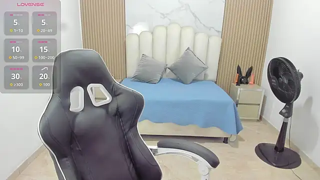 Aziz daud online show from April 11, 7:06 pm