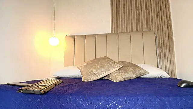 EvaaSinclair online show from March 3, 4:36 pm