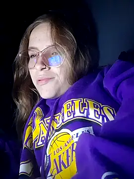 bambiluly online show from October 28, 2:01 am